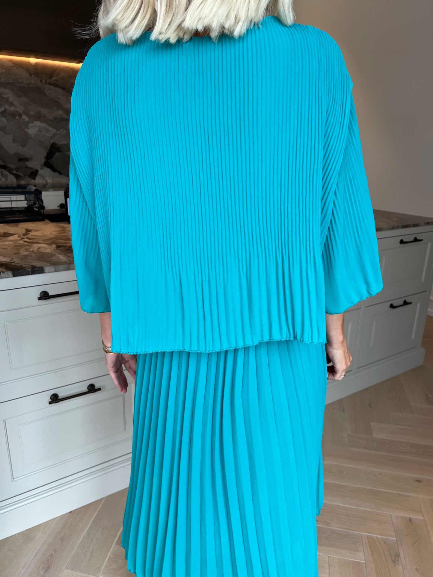 Kristina: bonito vestido plisado con volantes