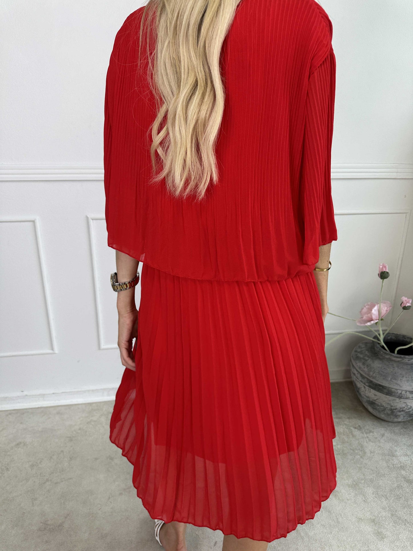 Kristina: bonito vestido plisado con volantes