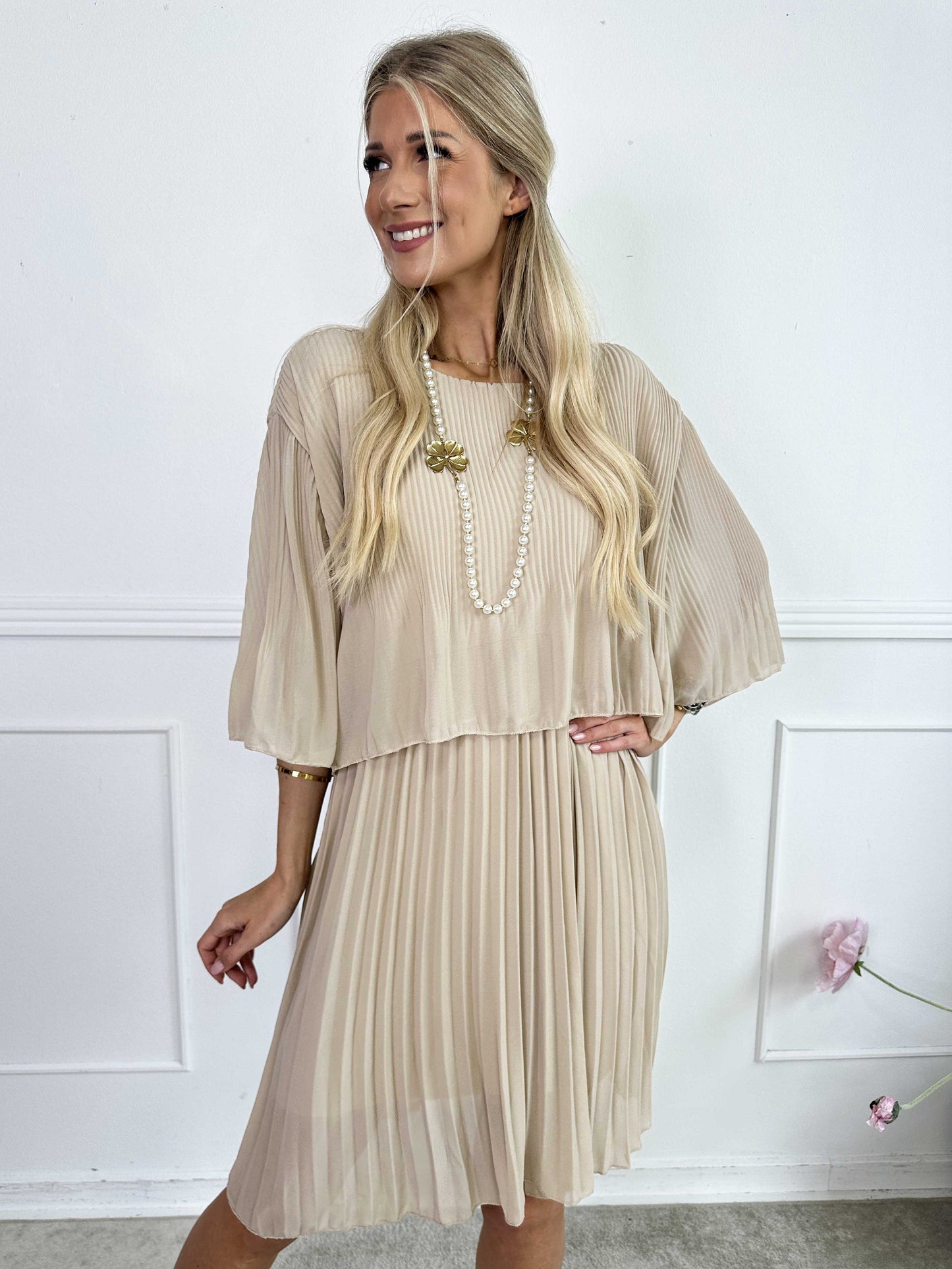 Kristina: bonito vestido plisado con volantes