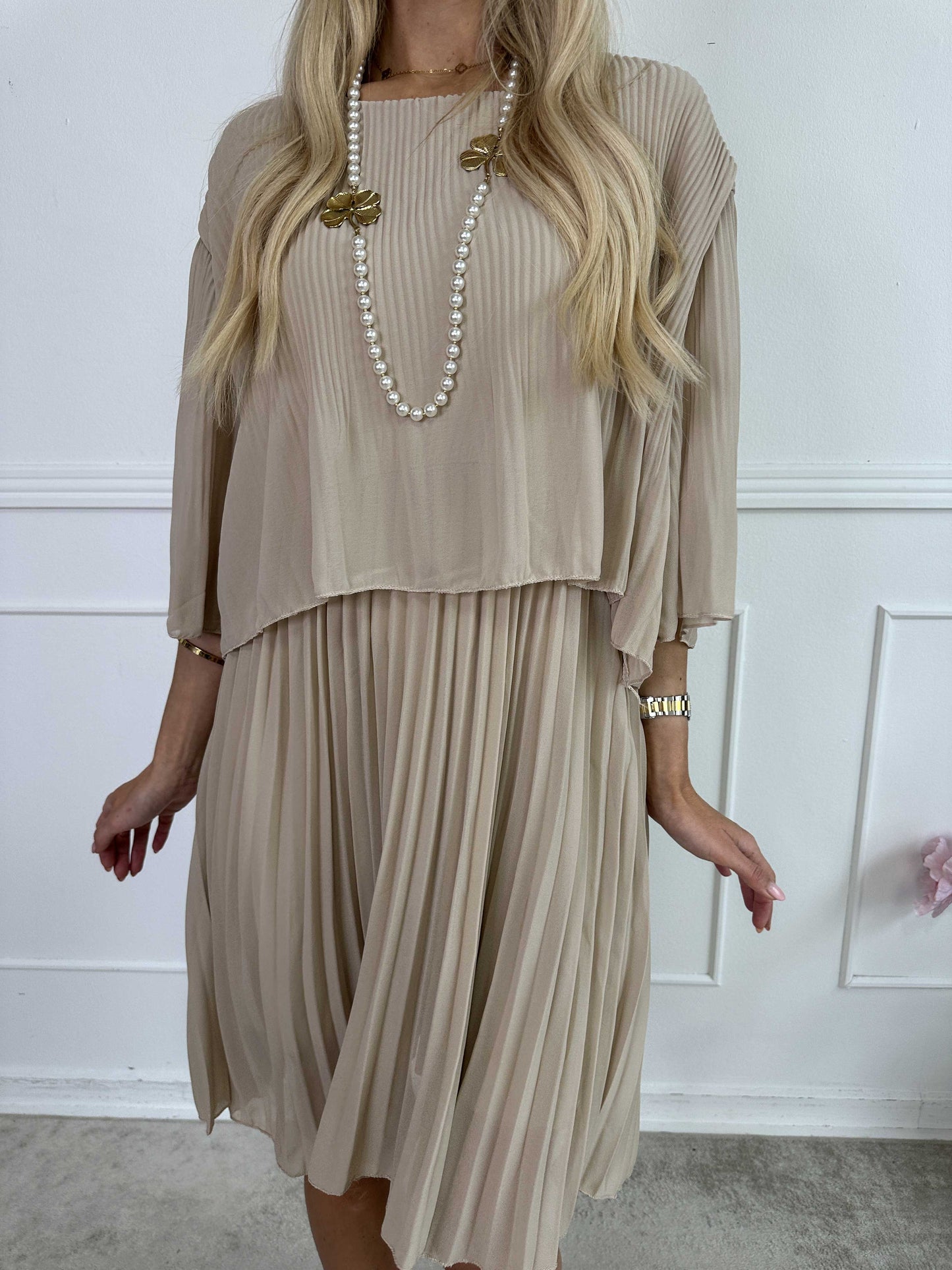 Kristina: bonito vestido plisado con volantes