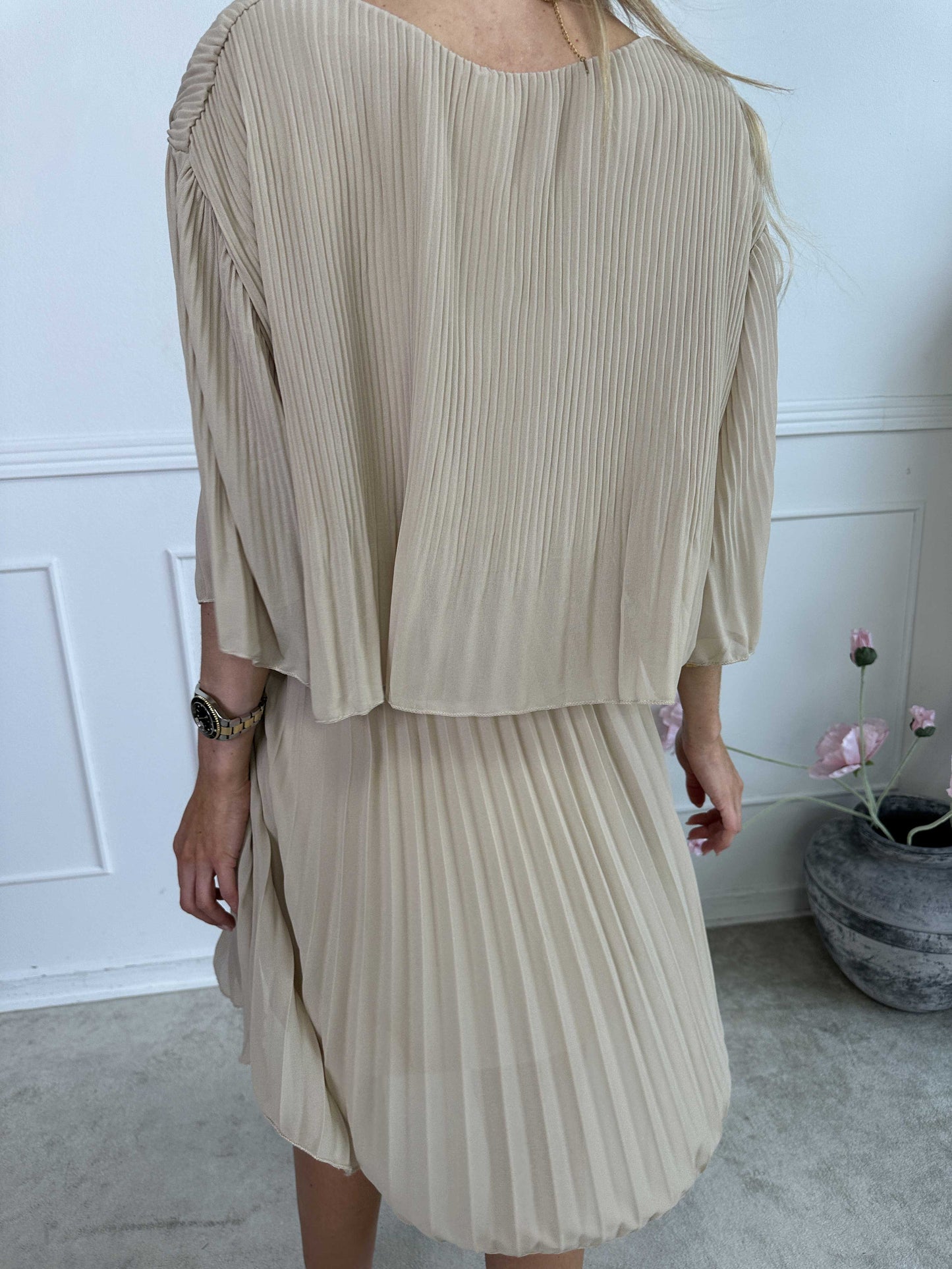Kristina: bonito vestido plisado con volantes