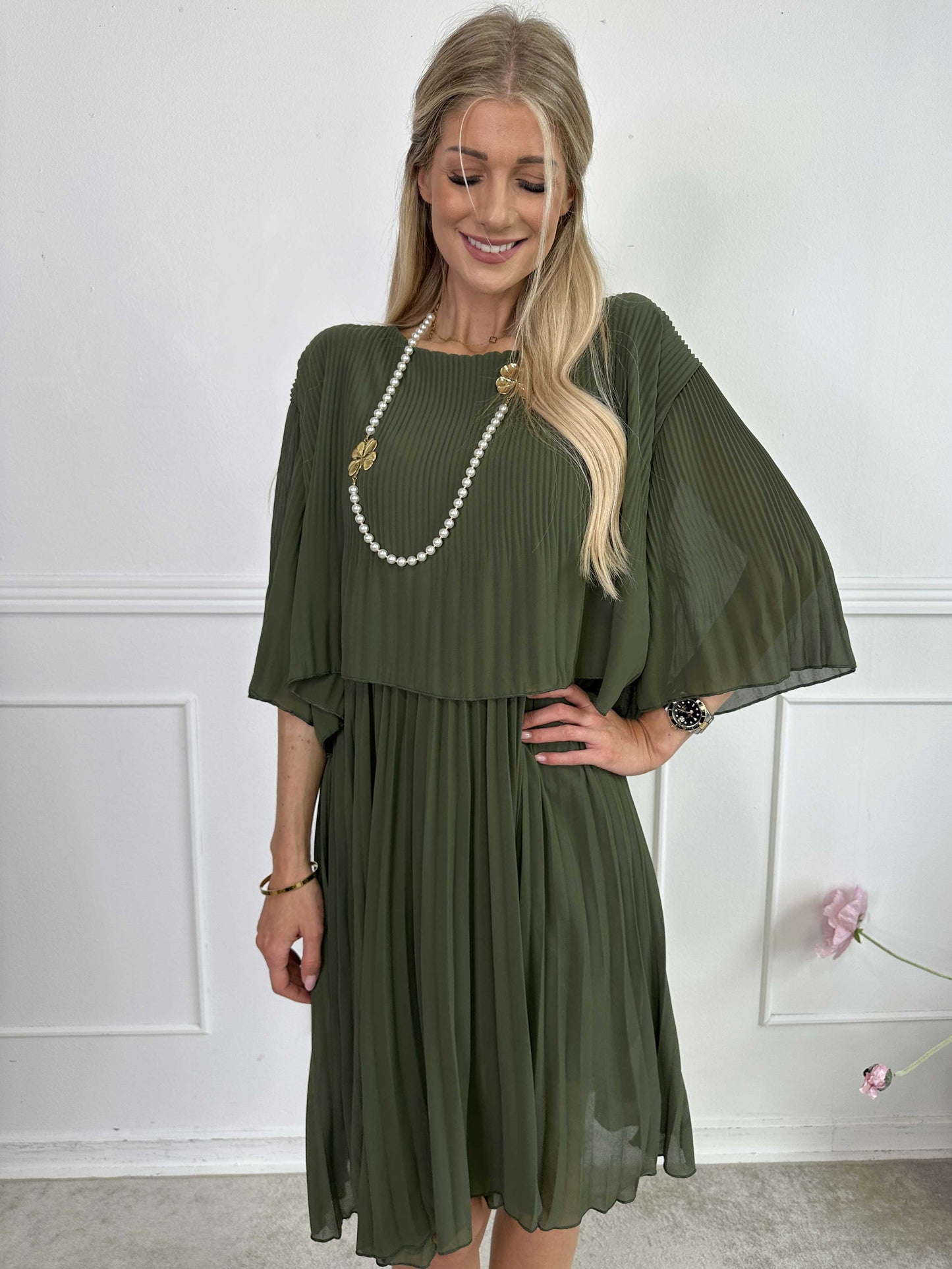 Kristina: bonito vestido plisado con volantes