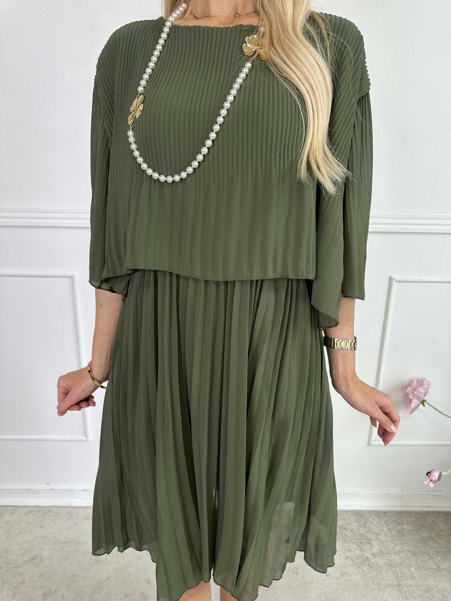 Kristina: bonito vestido plisado con volantes