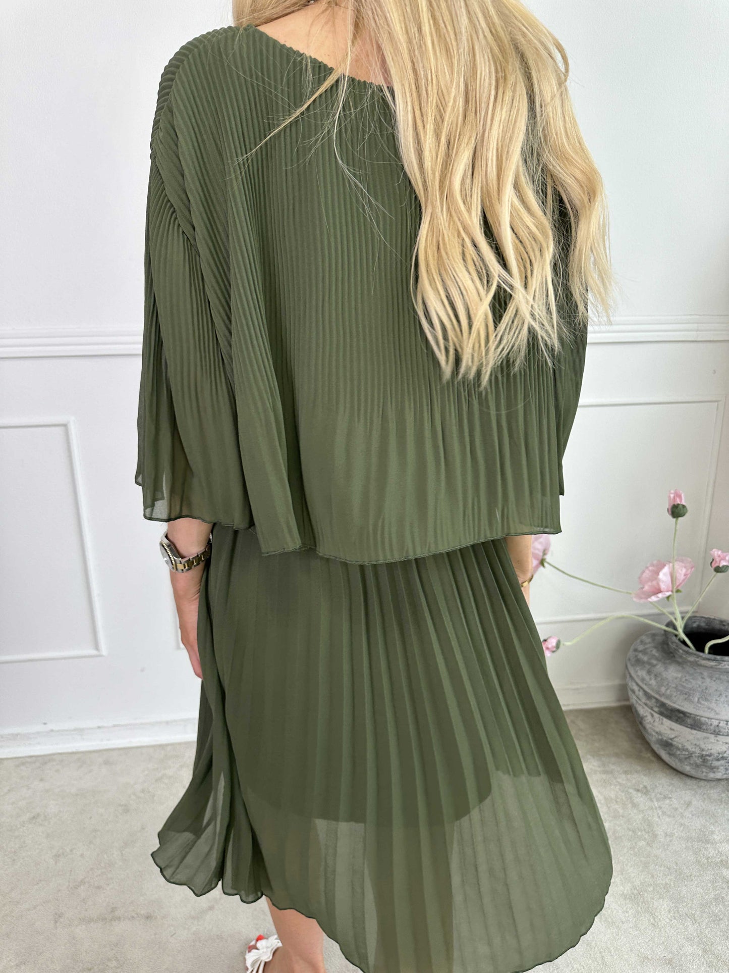 Kristina: bonito vestido plisado con volantes