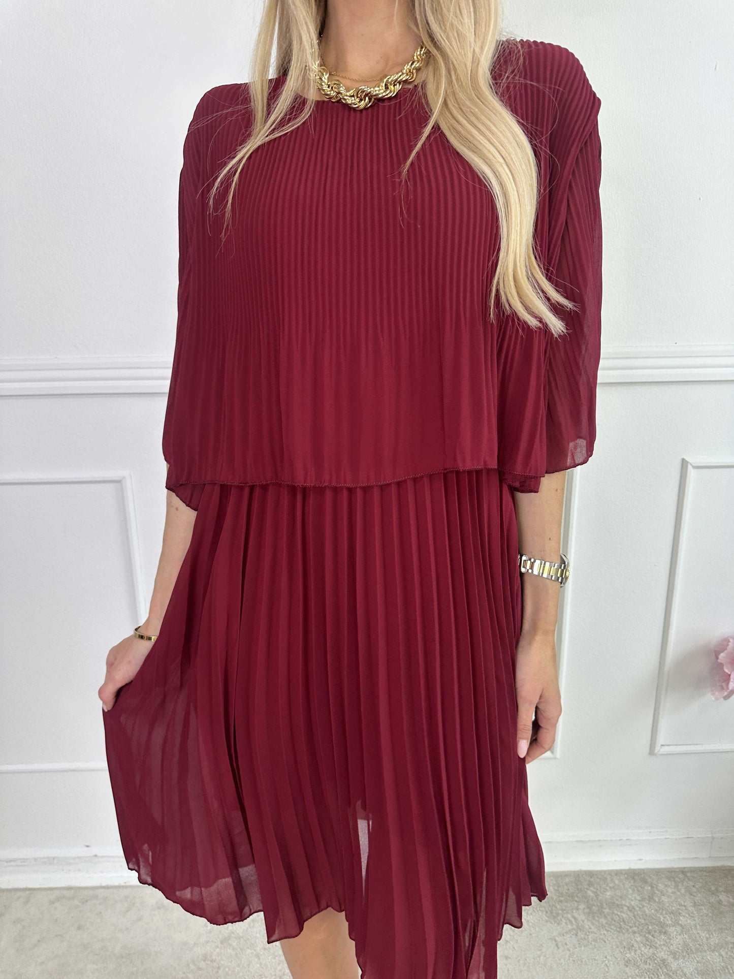 Kristina: bonito vestido plisado con volantes