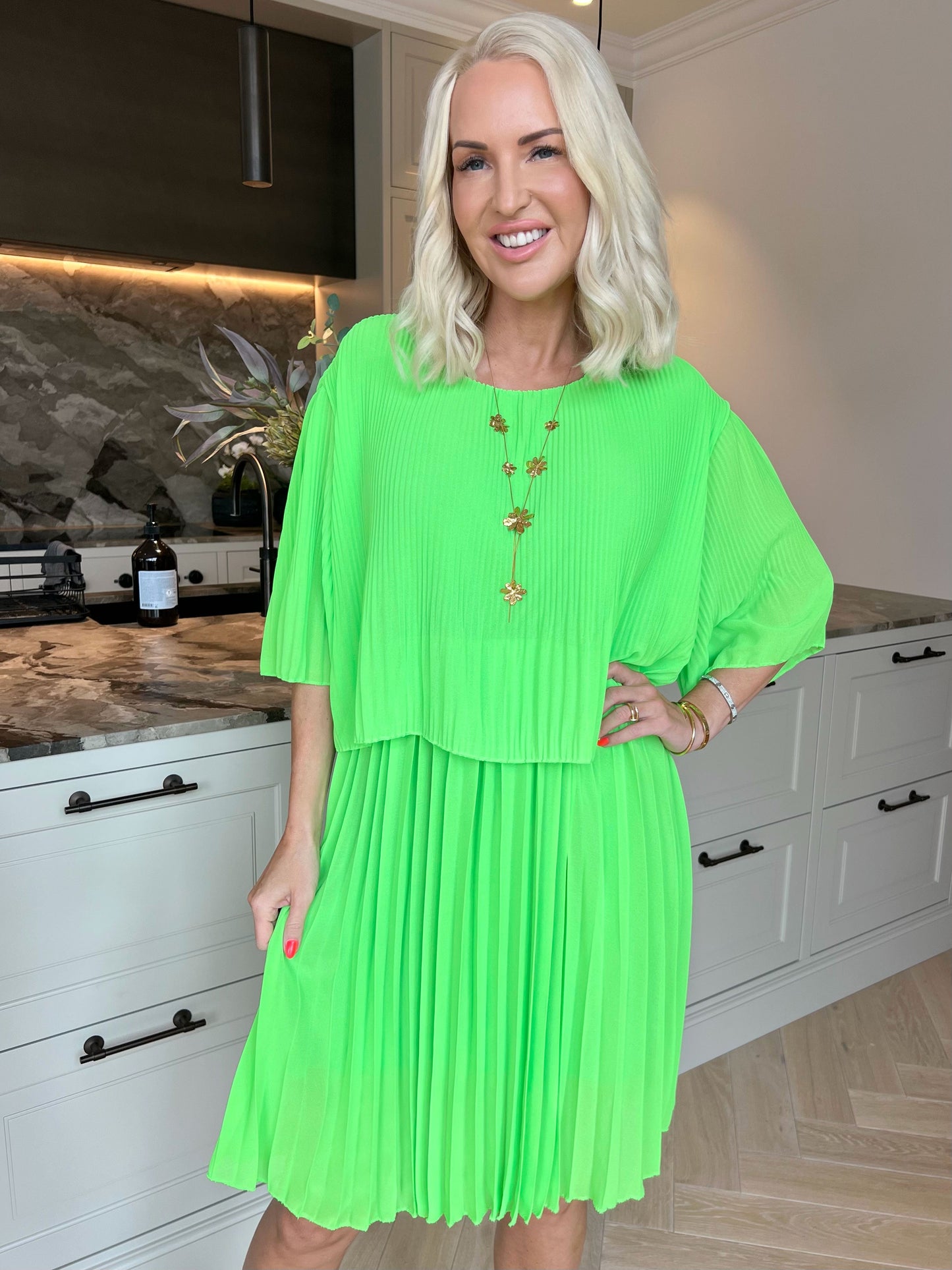 Kristina: bonito vestido plisado con volantes