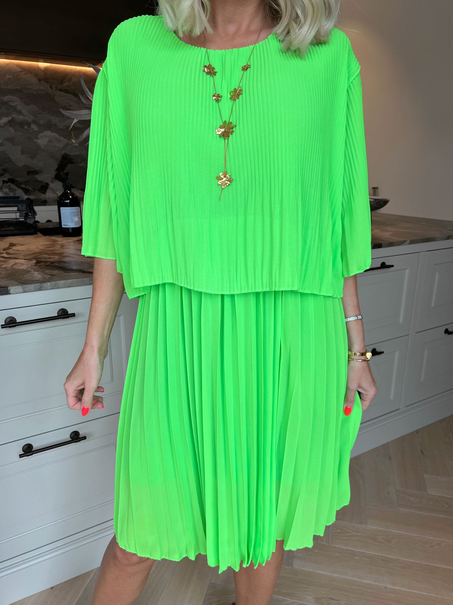 Kristina: bonito vestido plisado con volantes