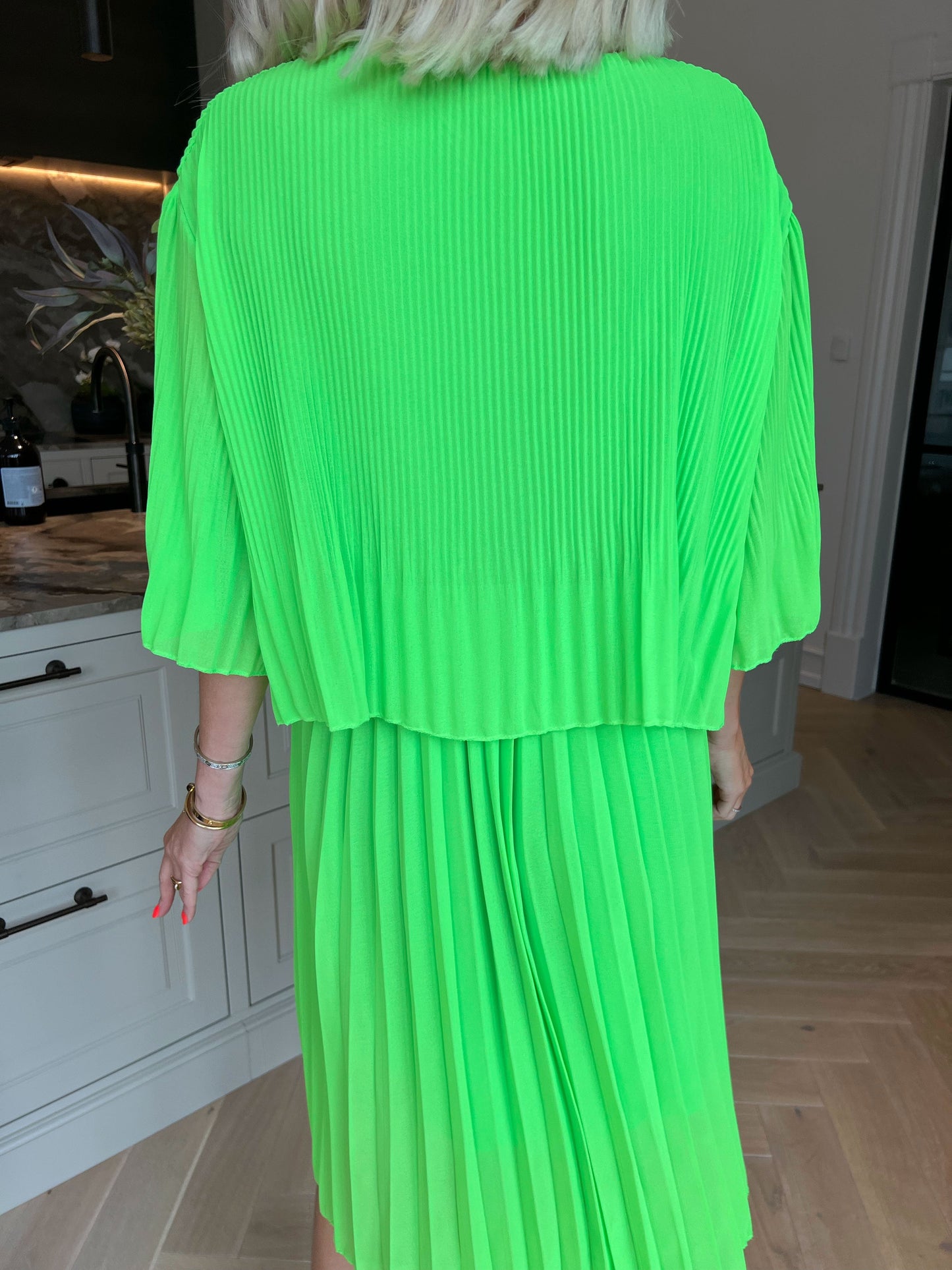 Kristina: bonito vestido plisado con volantes
