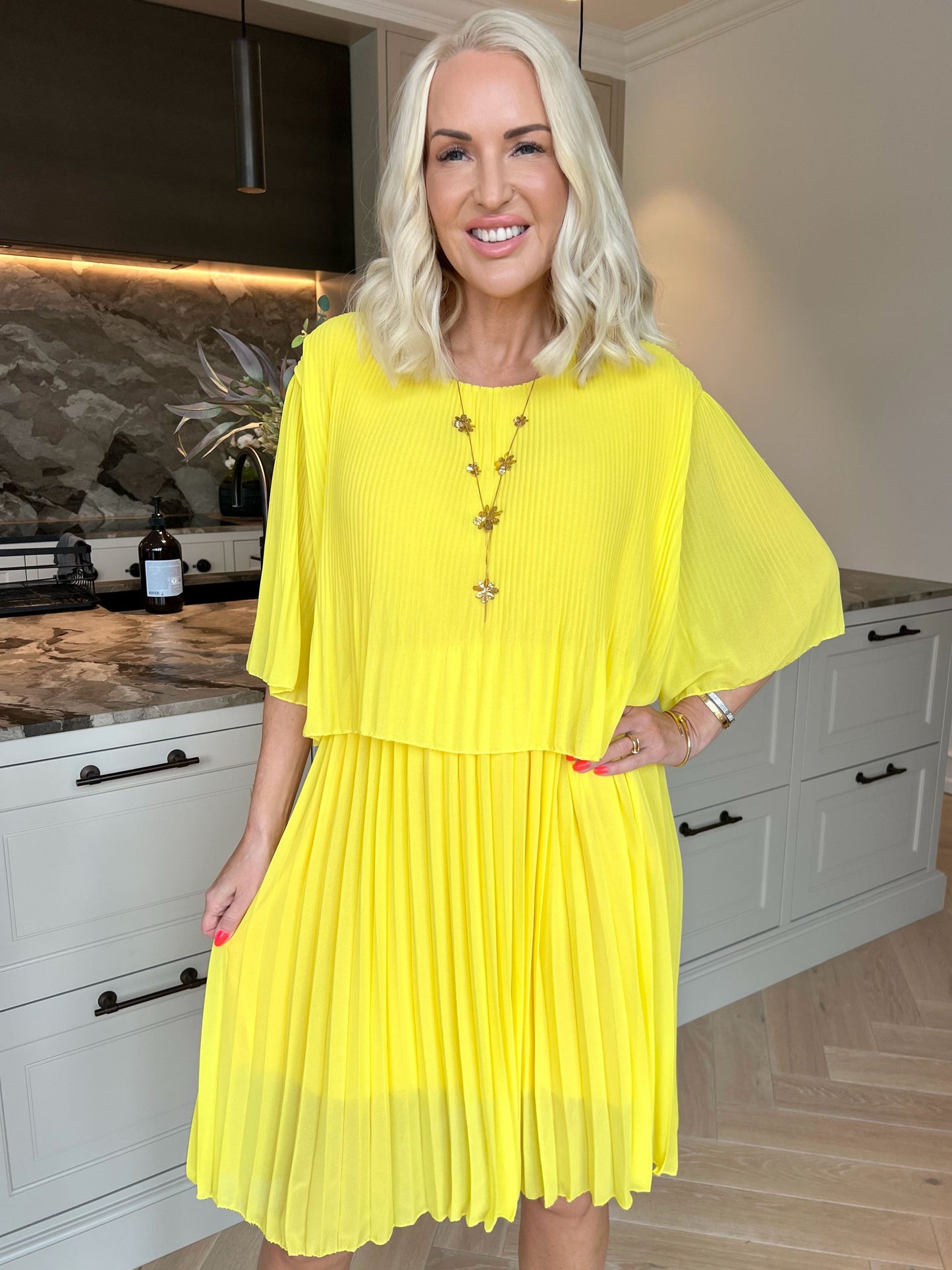 Kristina: bonito vestido plisado con volantes