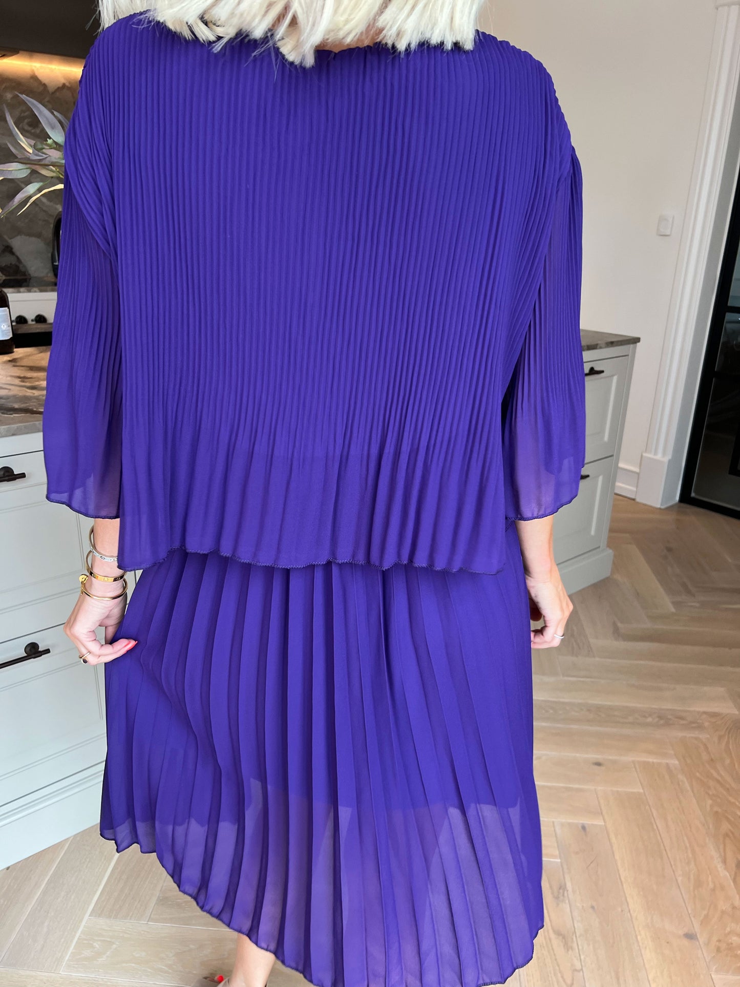 Kristina: bonito vestido plisado con volantes