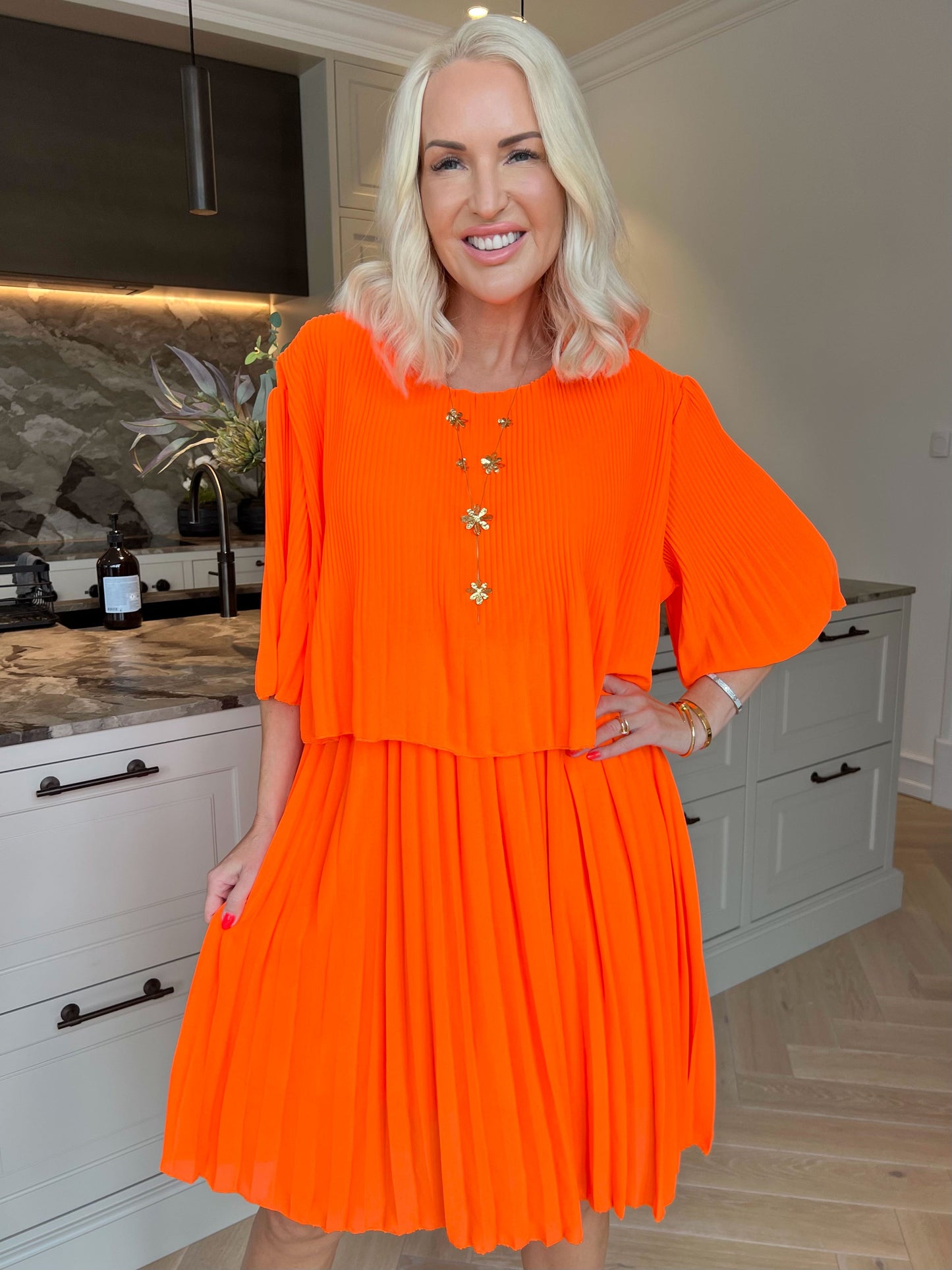 Kristina: bonito vestido plisado con volantes
