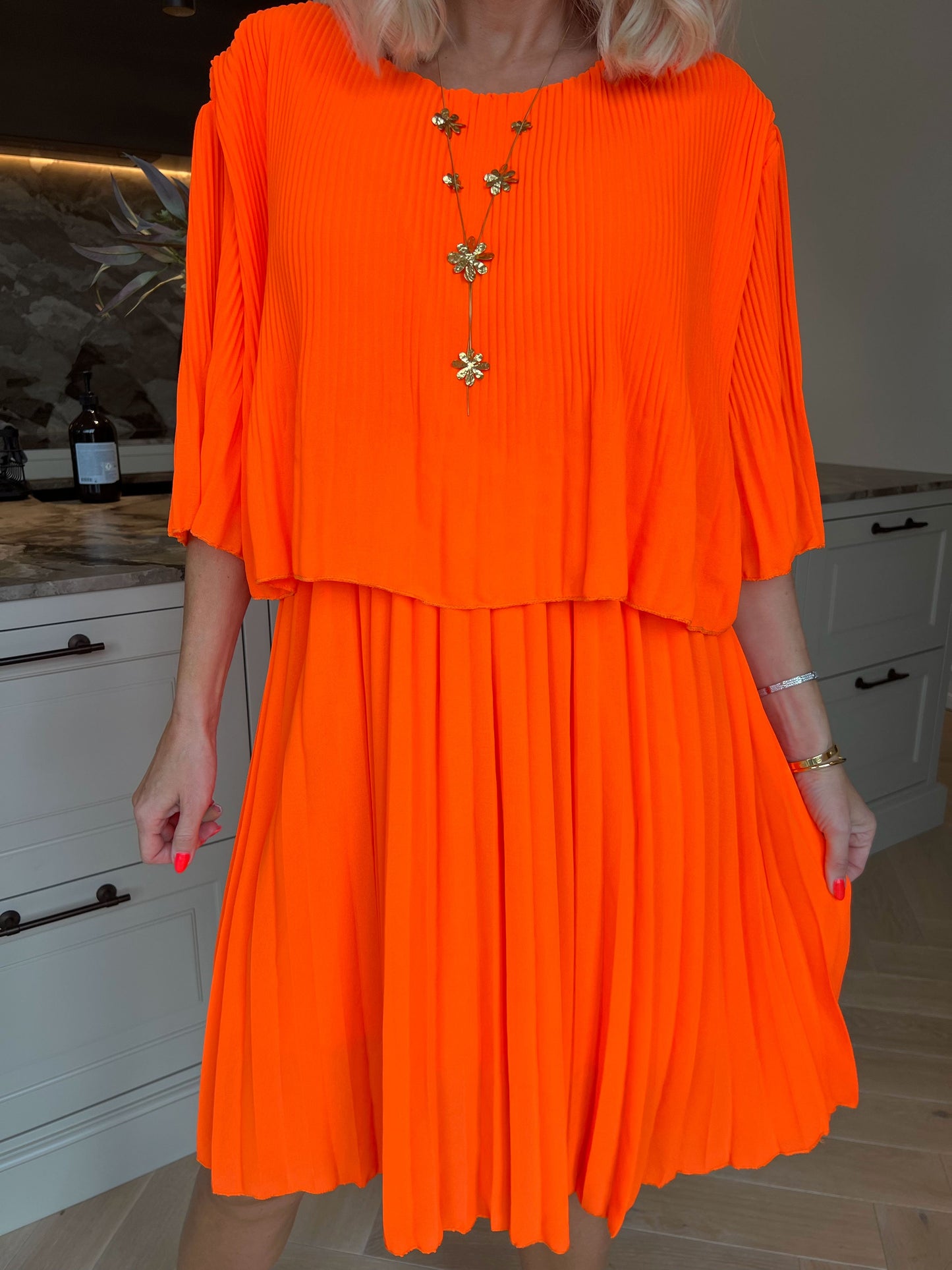 Kristina: bonito vestido plisado con volantes