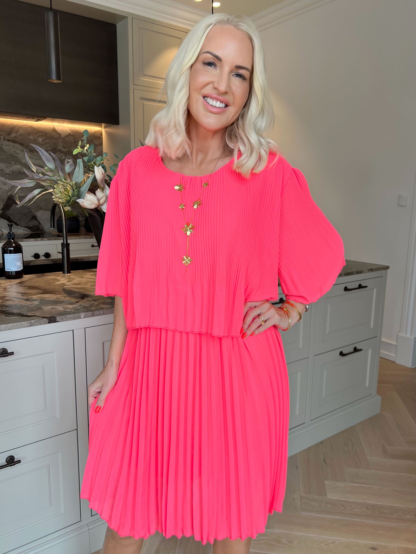 Kristina: bonito vestido plisado con volantes