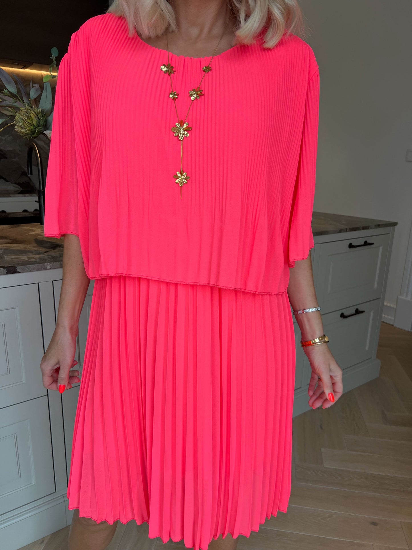 Kristina: bonito vestido plisado con volantes