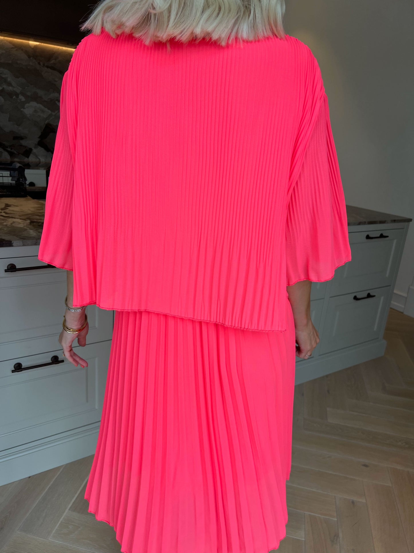 Kristina: bonito vestido plisado con volantes