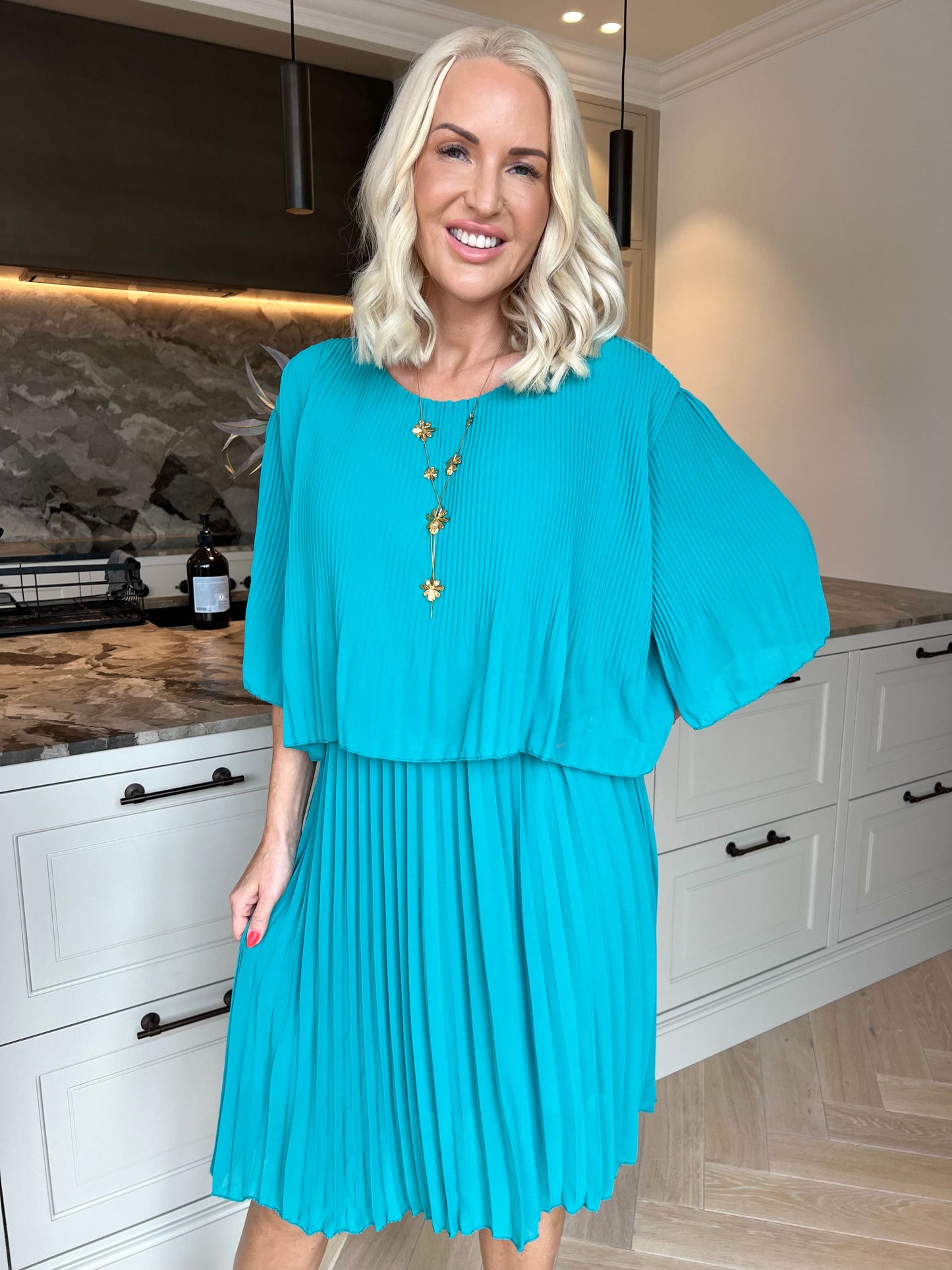 Kristina: bonito vestido plisado con volantes