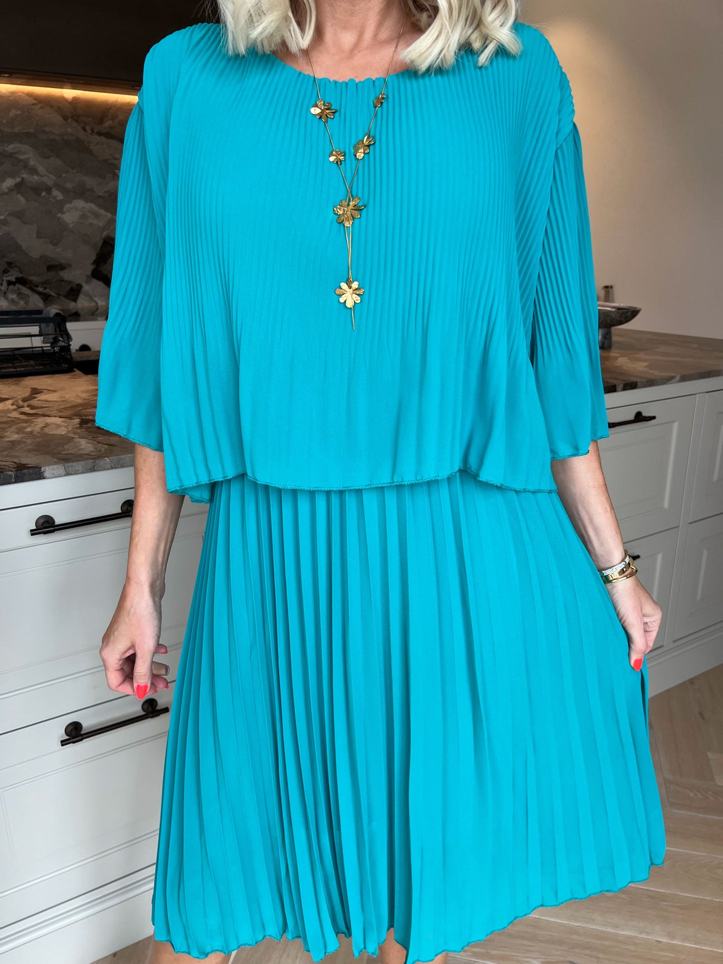 Kristina: bonito vestido plisado con volantes
