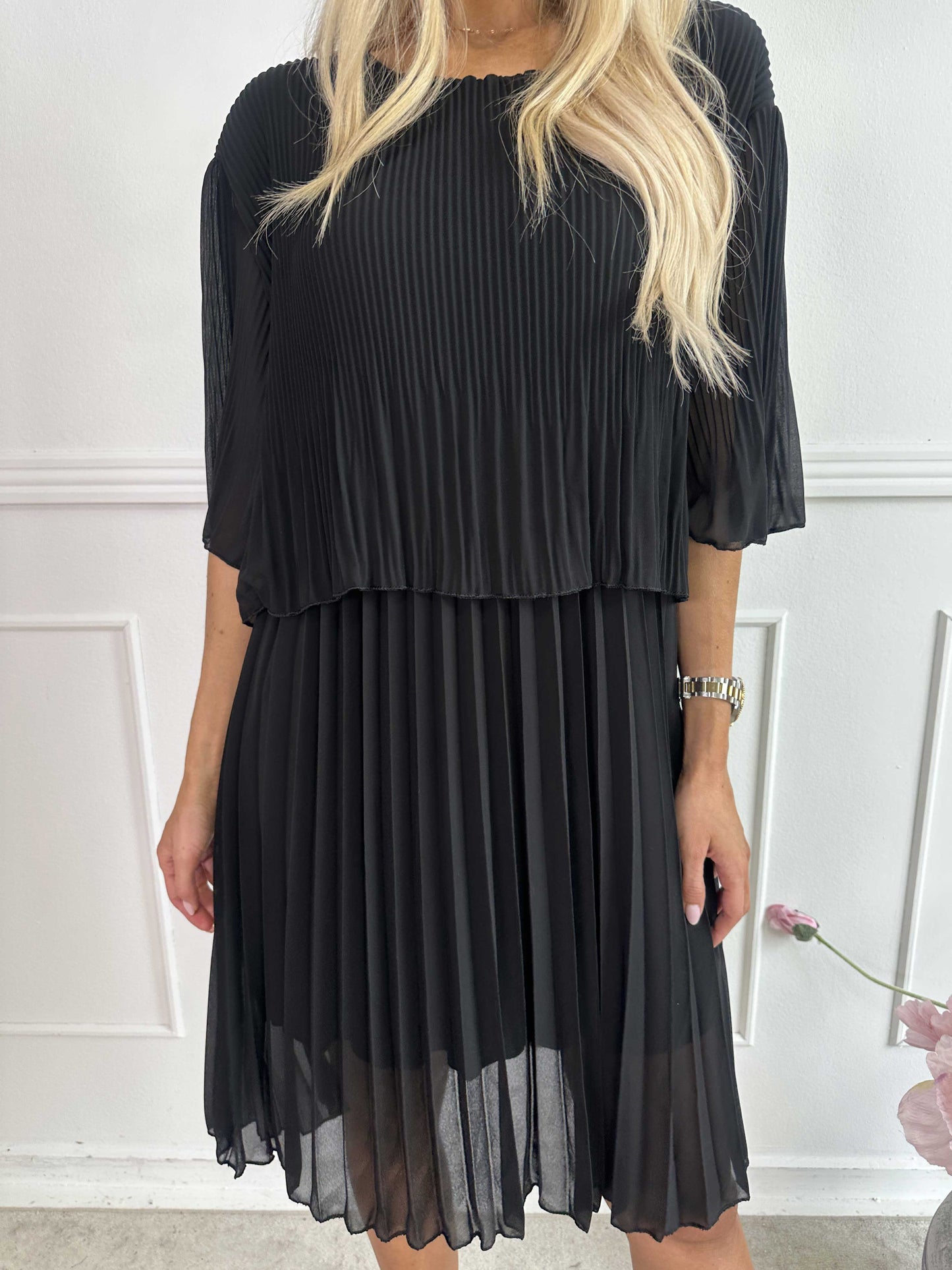 Kristina: bonito vestido plisado con volantes