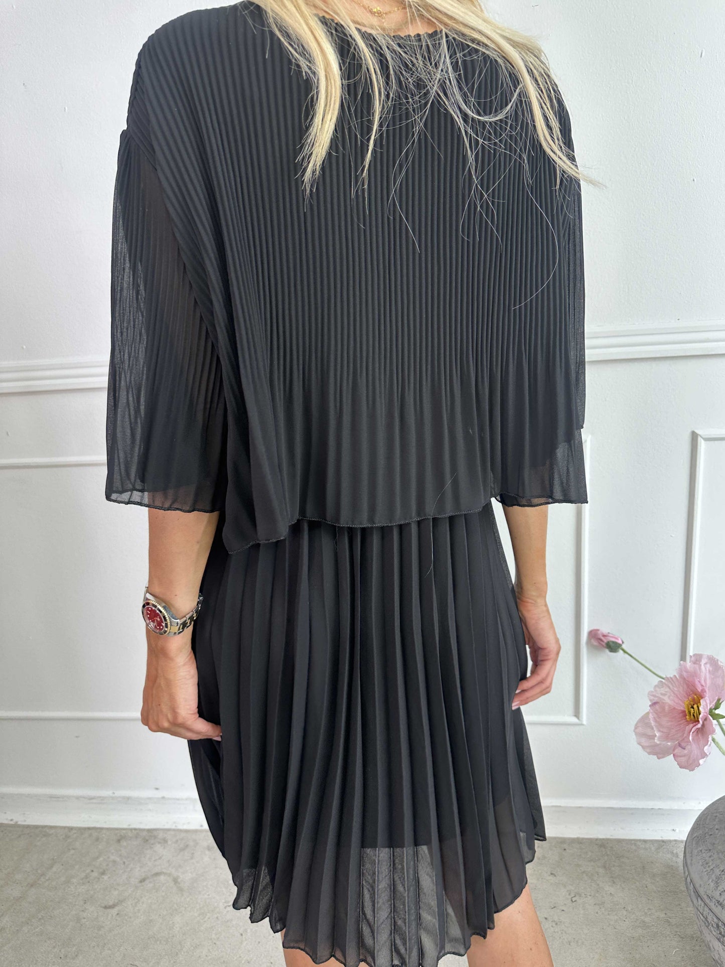 Kristina: bonito vestido plisado con volantes