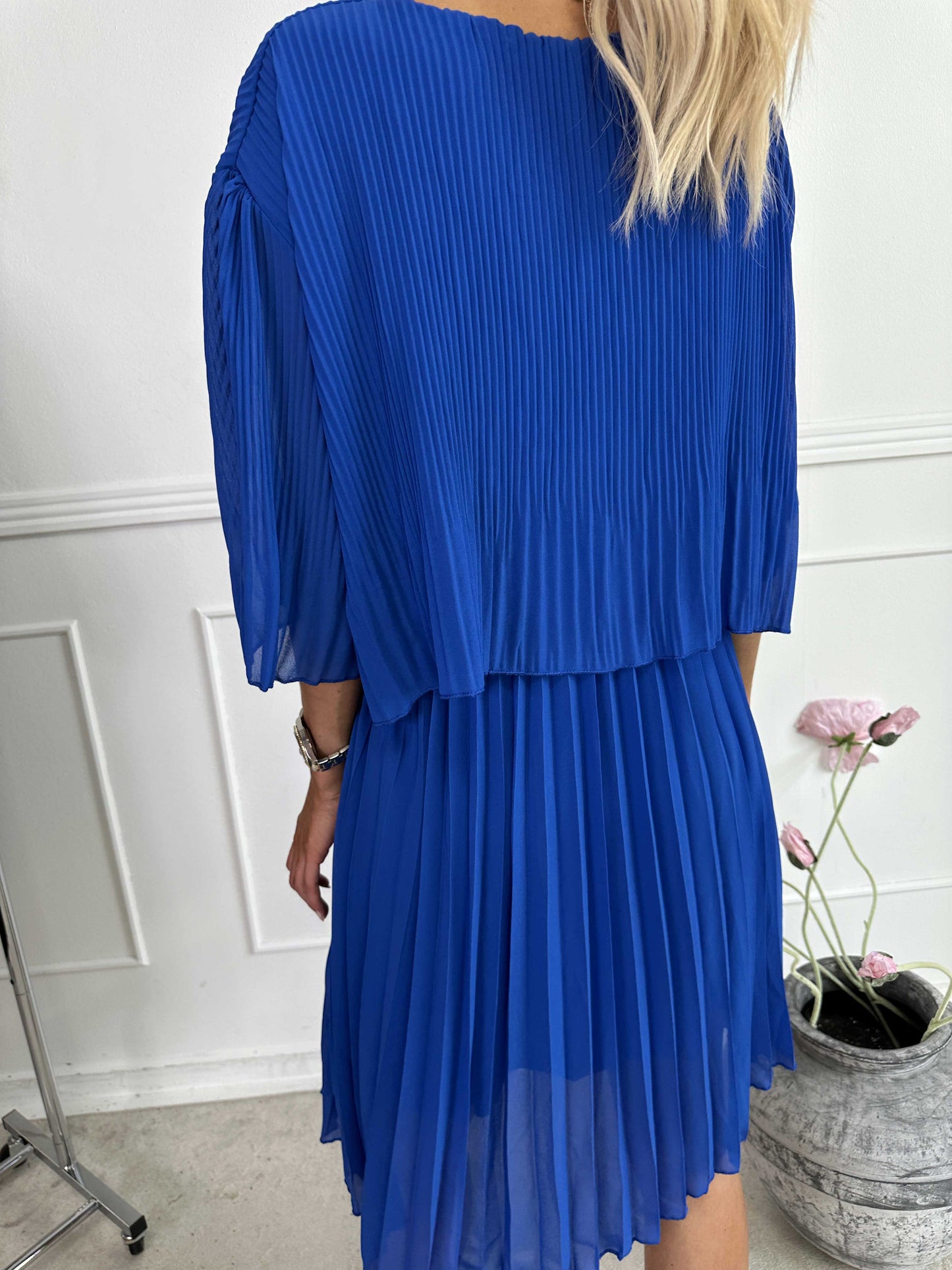 Kristina: bonito vestido plisado con volantes
