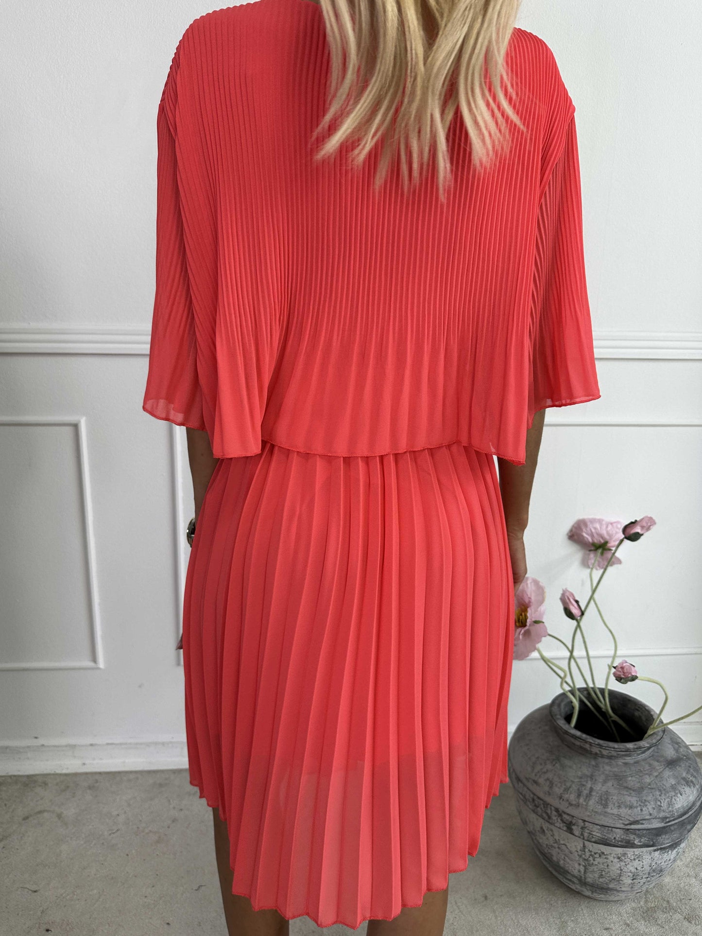 Kristina: bonito vestido plisado con volantes