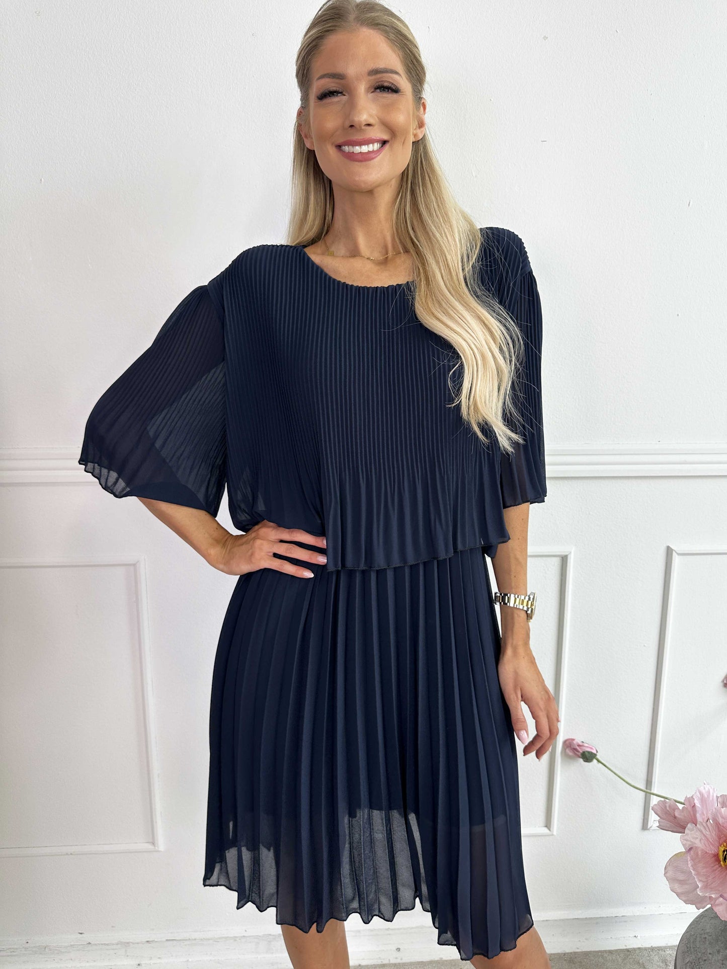 Kristina: bonito vestido plisado con volantes