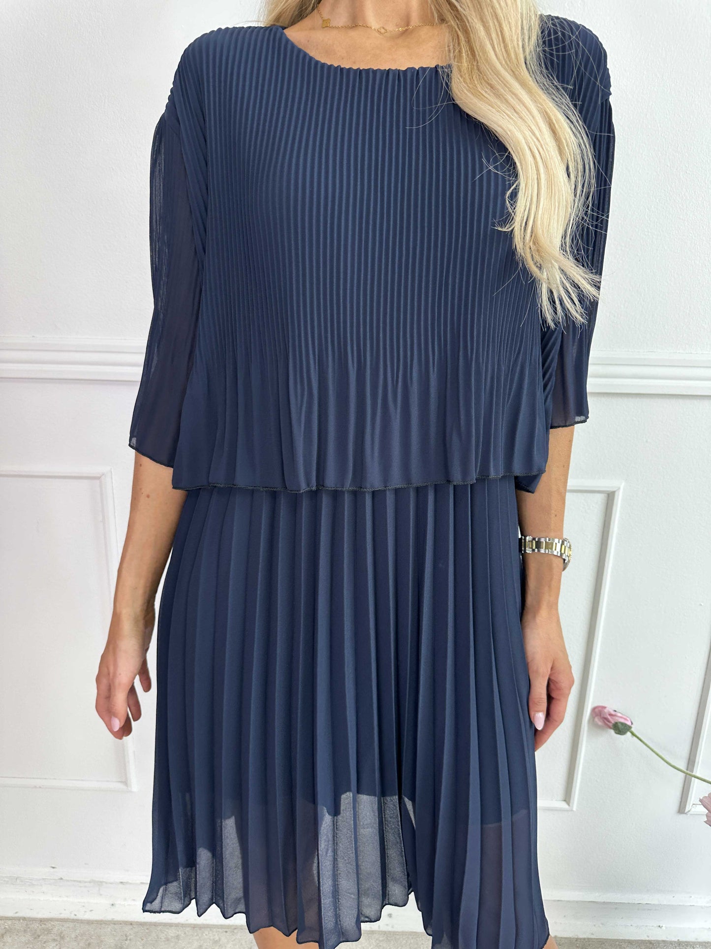 Kristina: bonito vestido plisado con volantes