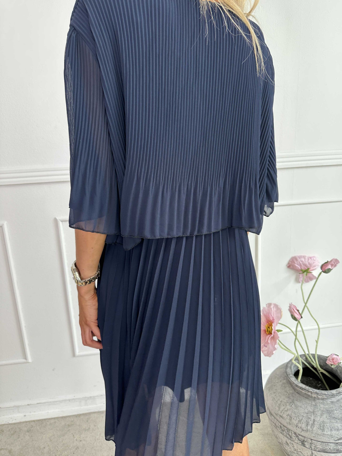 Kristina: bonito vestido plisado con volantes