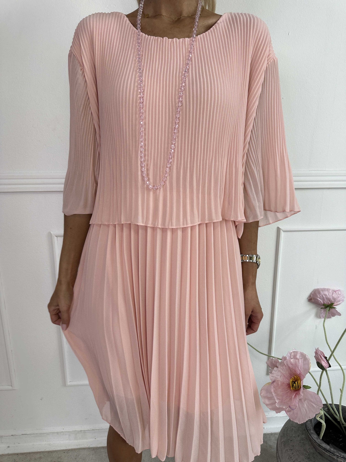 Kristina: bonito vestido plisado con volantes