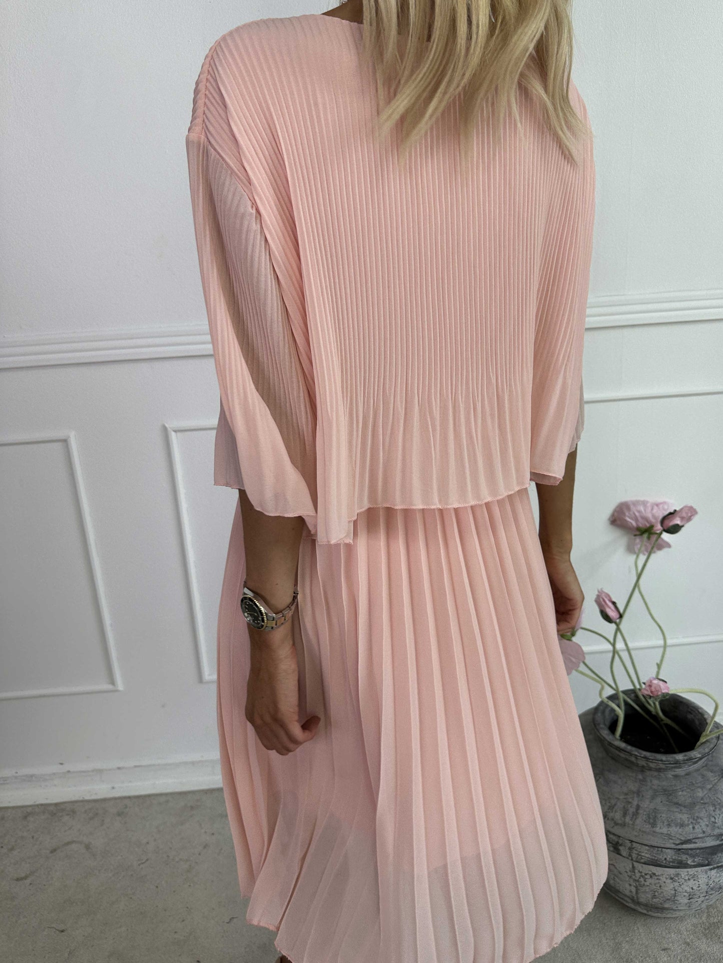 Kristina: bonito vestido plisado con volantes